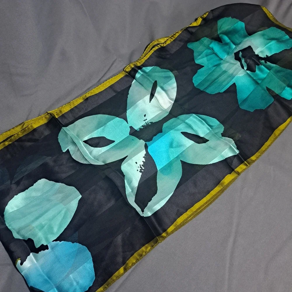 NWT Anne Klein 100% Silk Scarf Black Floral‎